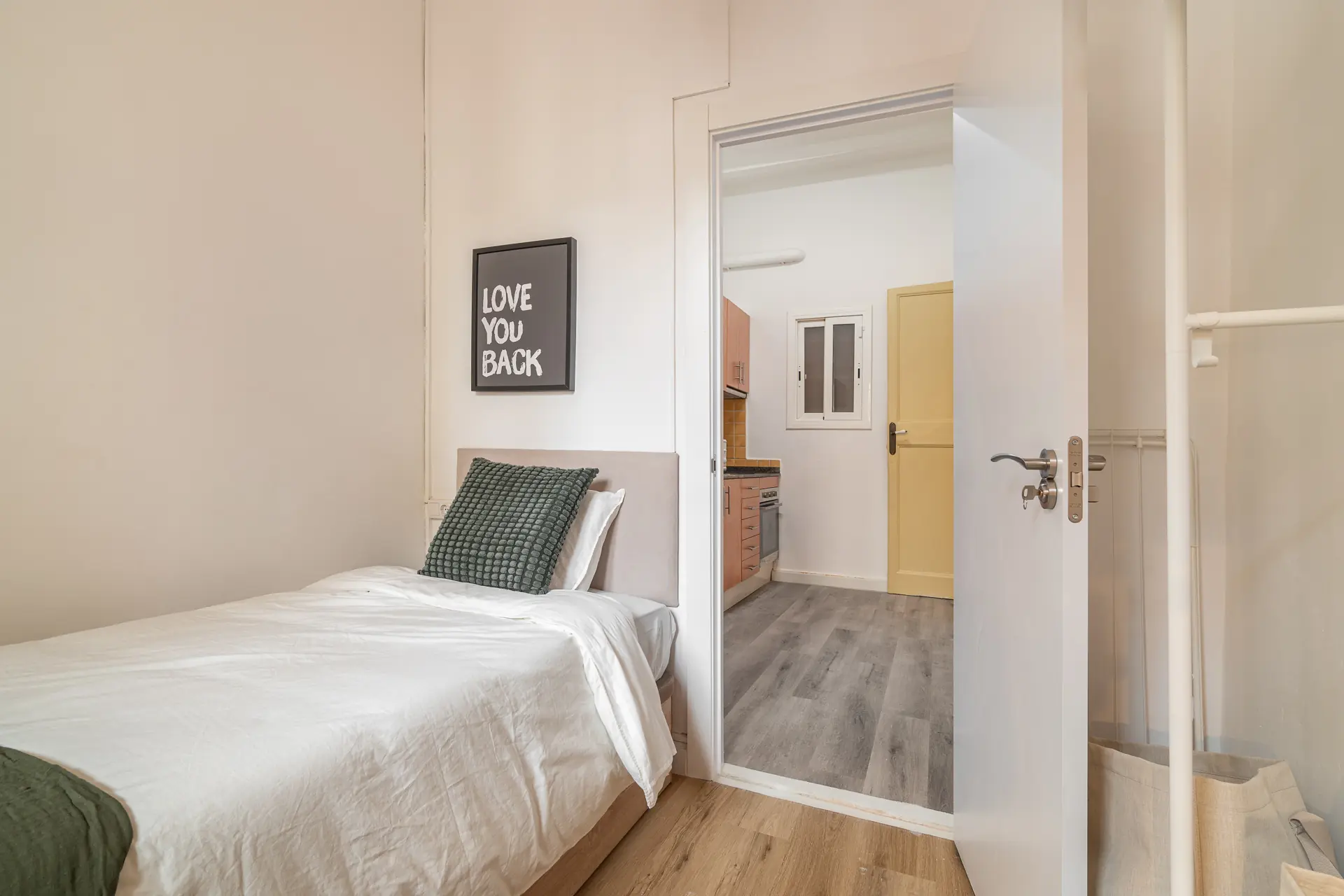 Private room in Barcelona photo 4