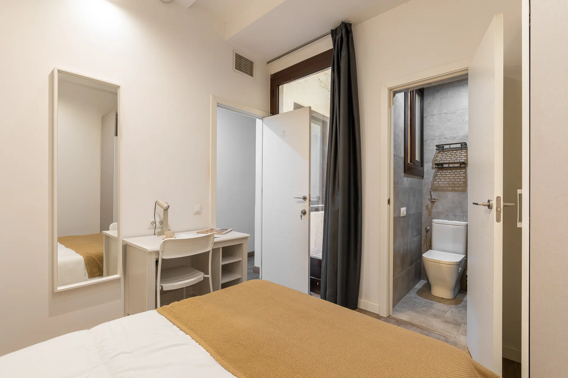 Private room in Barcelona photo 3