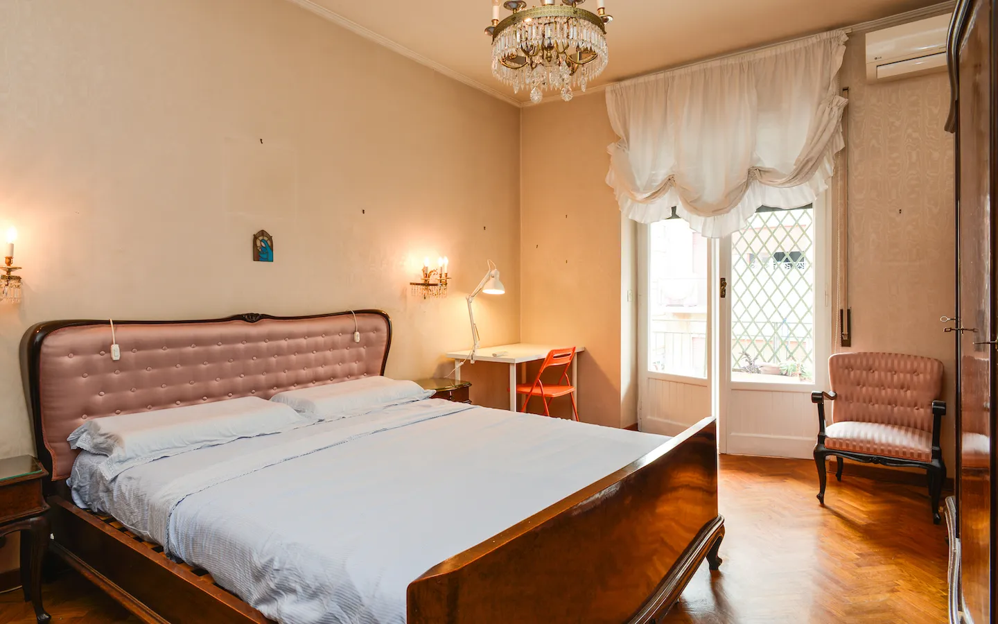 Room in Rome